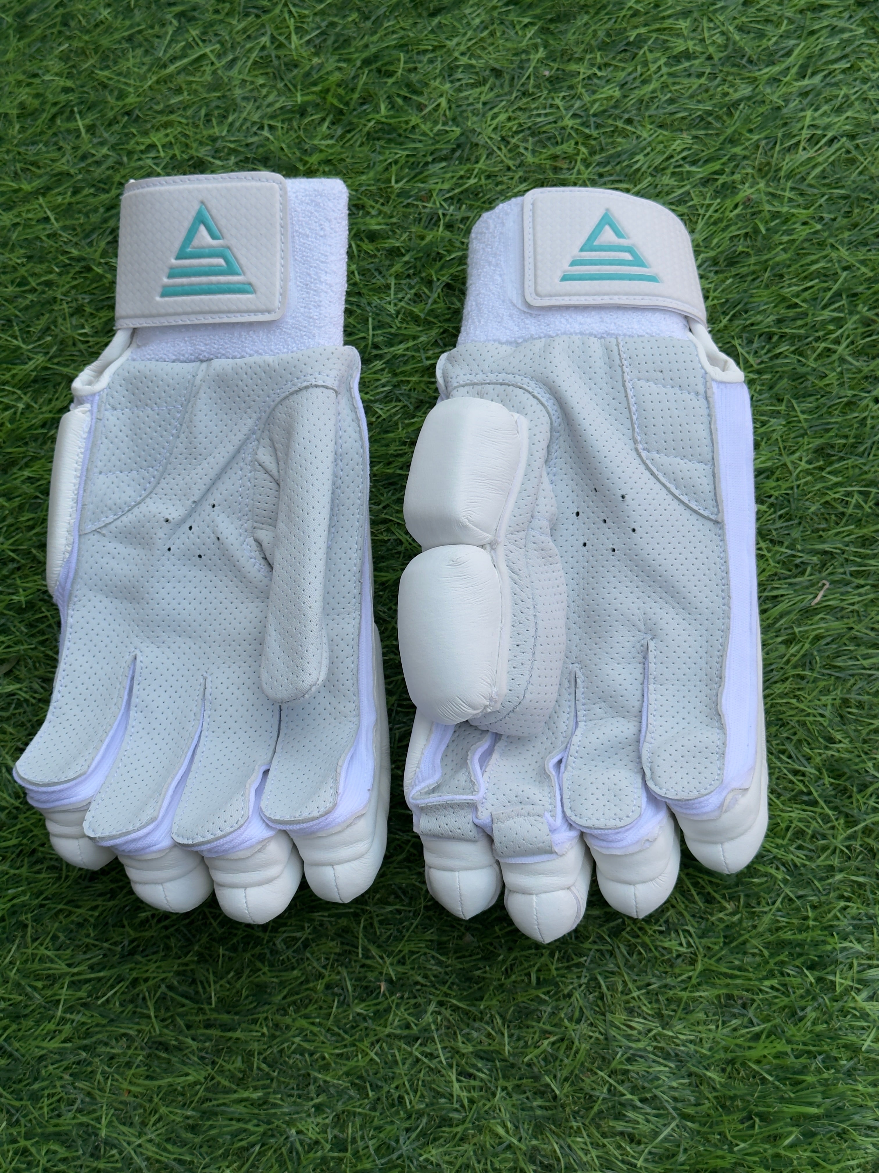 Versant GC Cricket Batting Gloves