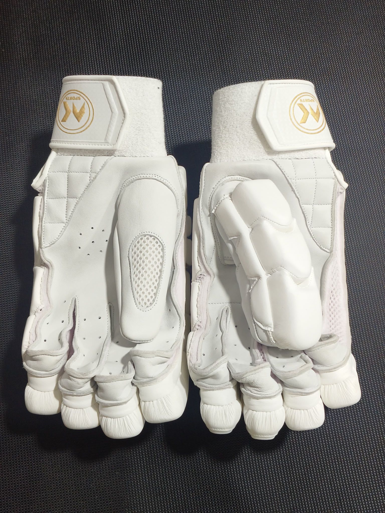 AK Vanquis Batting Gloves