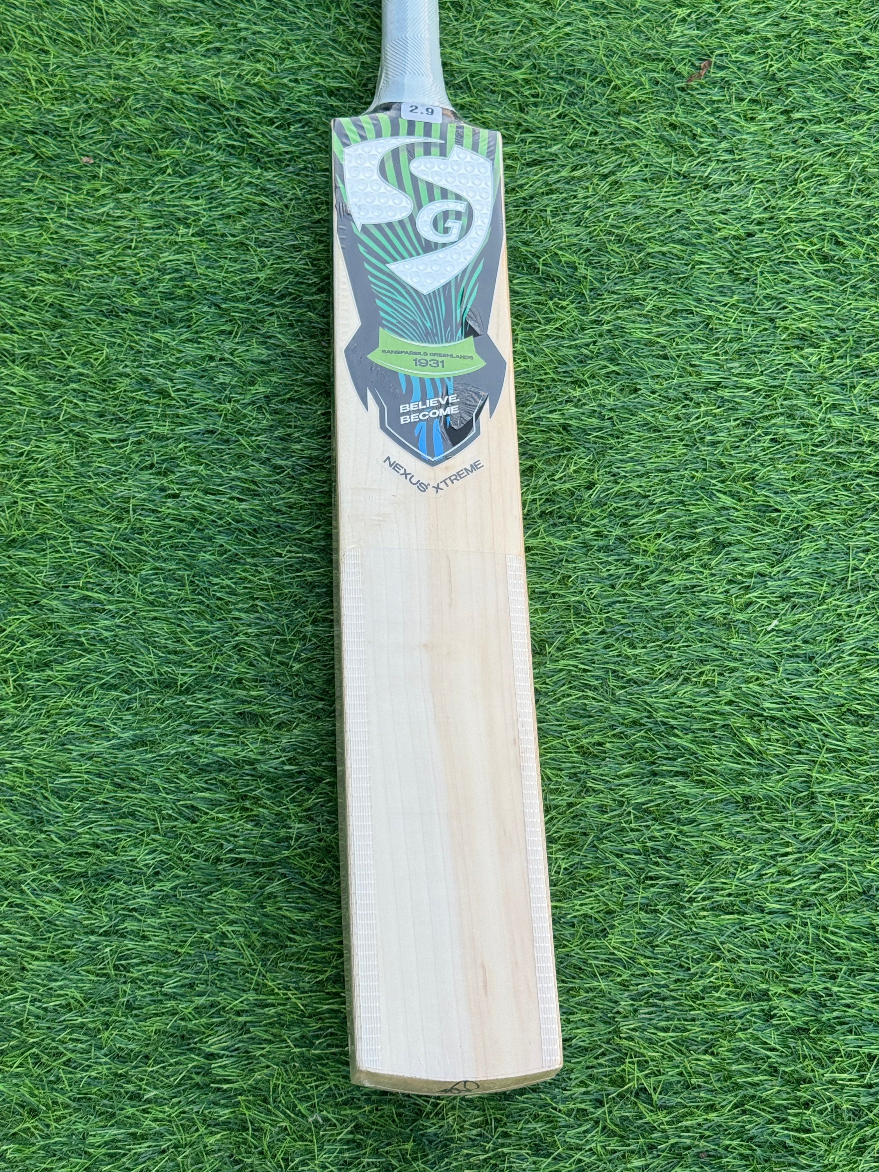 SG Nexus Xtreme English Willow cricket bat