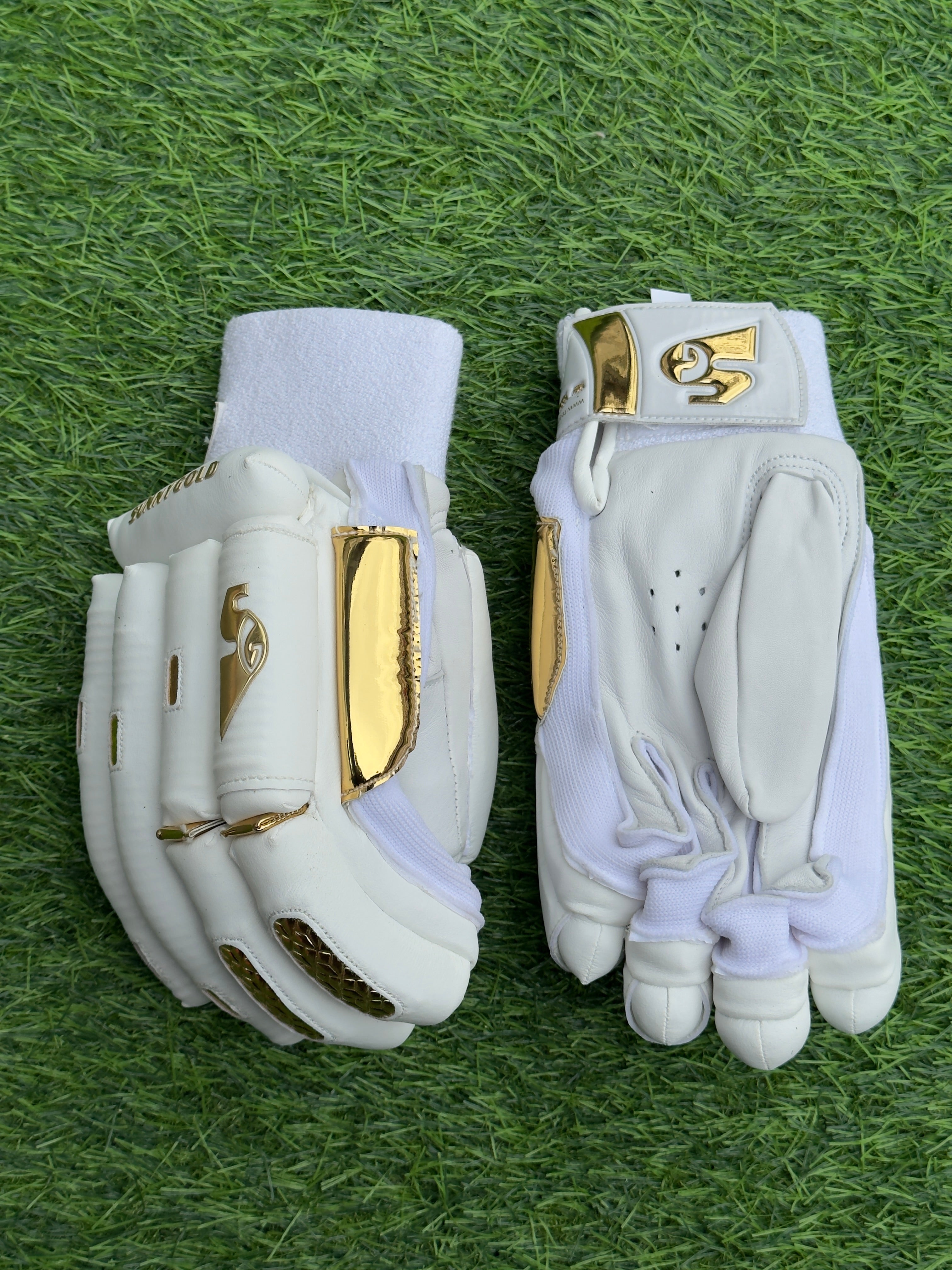SG Sunny Gold Batting Gloves 2026