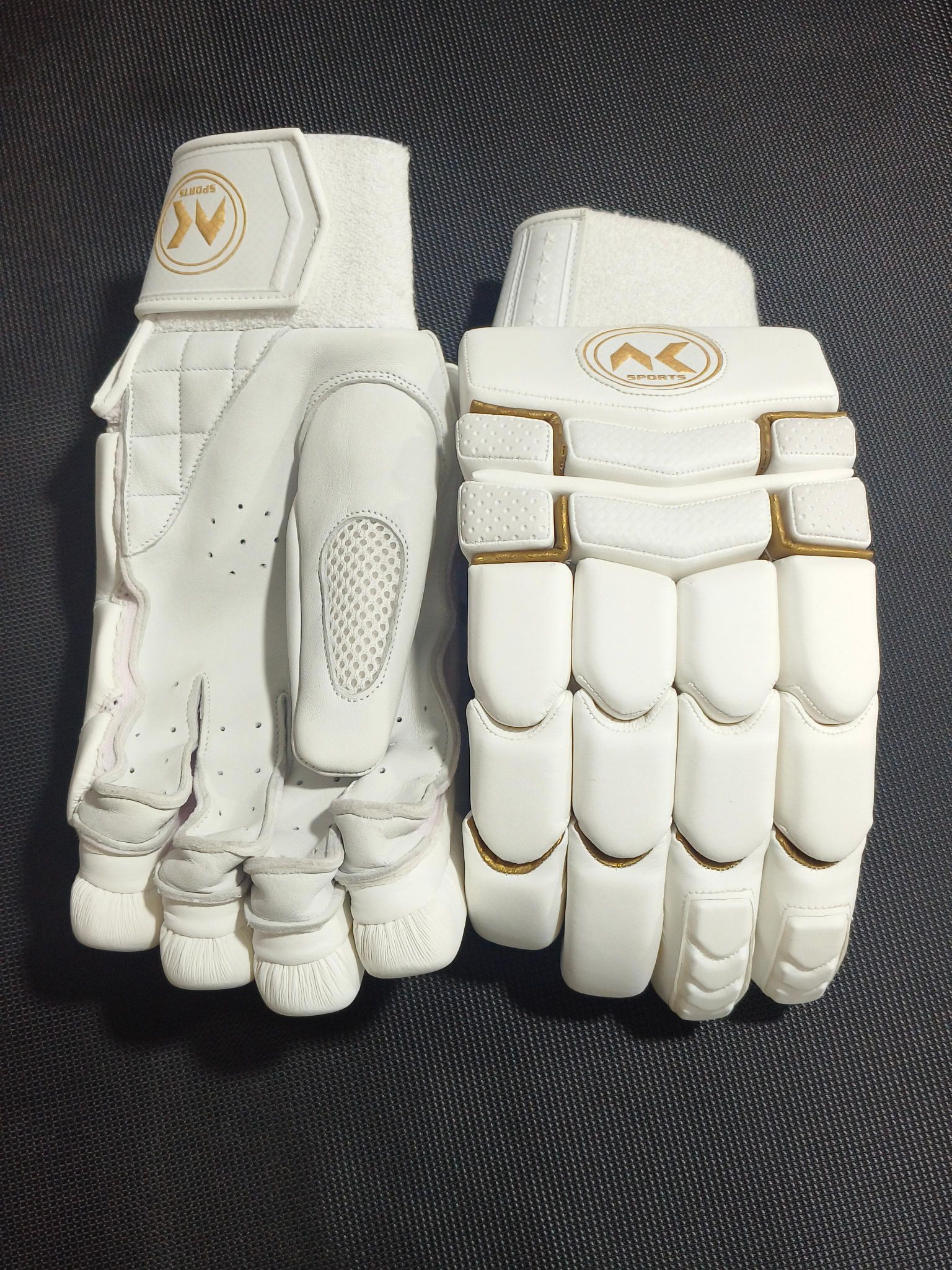 AK Vanquis Batting Gloves